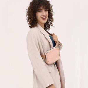 NWT- THE JULIA BAG
Pink rose fanny pack
Soft vegan leather
comes with dust bag